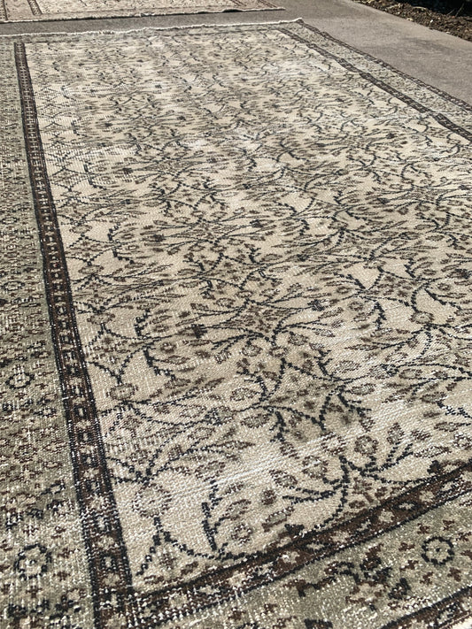 Turkish Area Rug 8’7 x 5’4