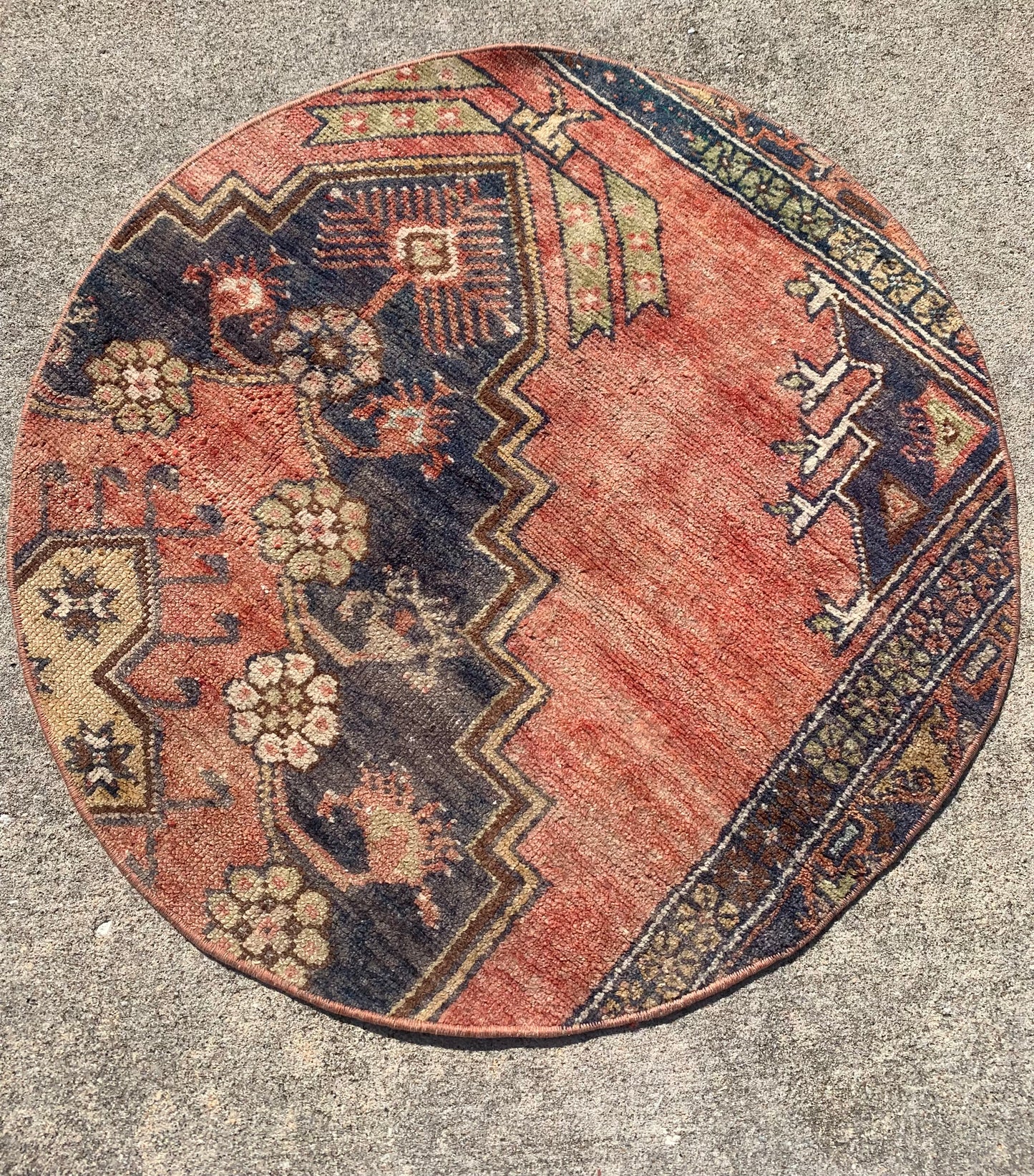 Turkish Round Rug 2’8 x 2’8