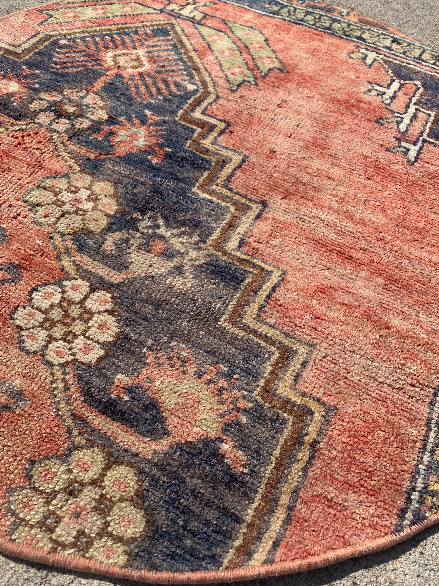 Turkish Round Rug 2’8 x 2’8