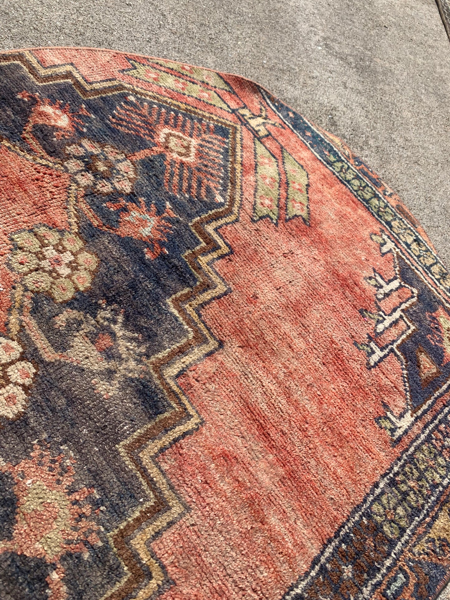 Turkish Round Rug 2’8 x 2’8