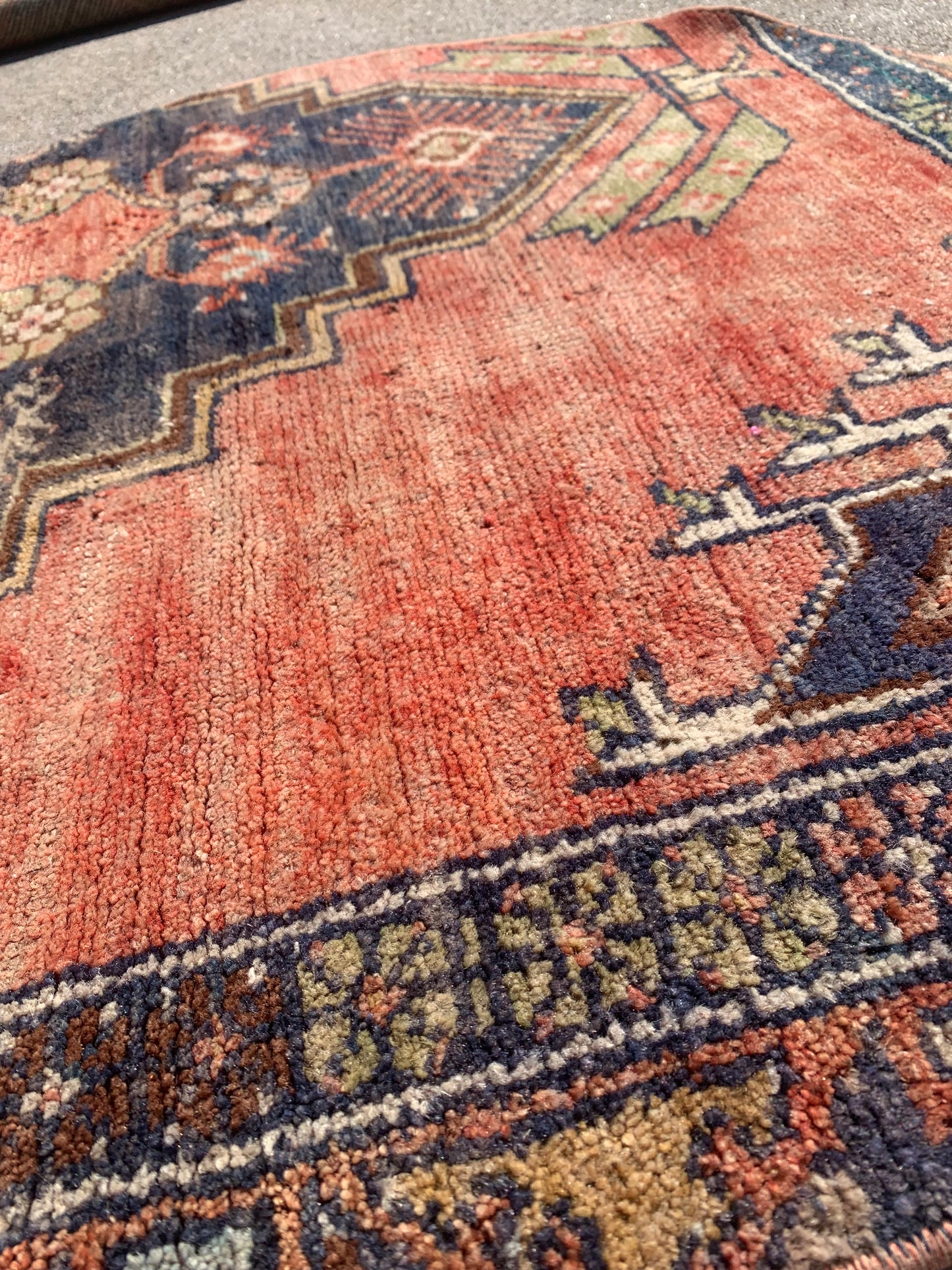 Turkish Round Rug 2’8 x 2’8