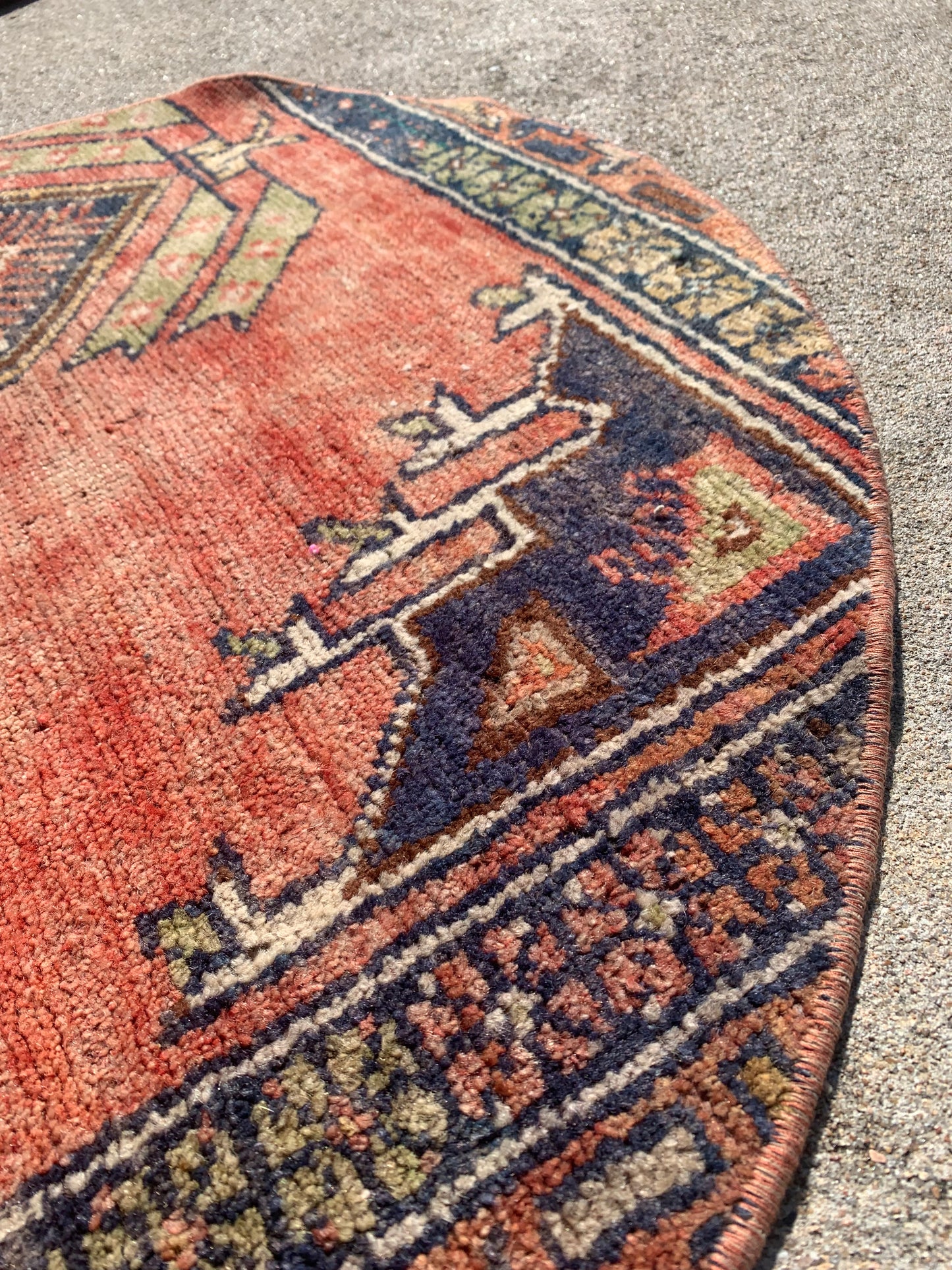 Turkish Round Rug 2’8 x 2’8