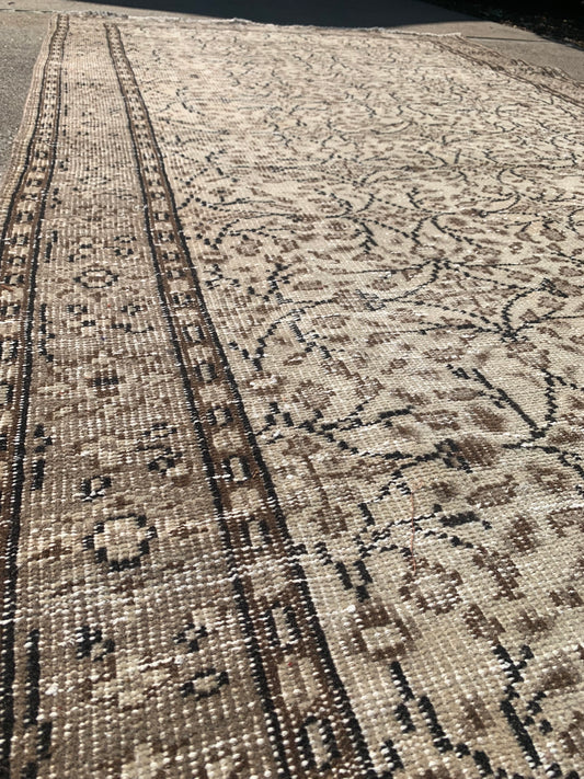 Neutral Area Rug 8’11 x 5’4 (Chocolate Tones)