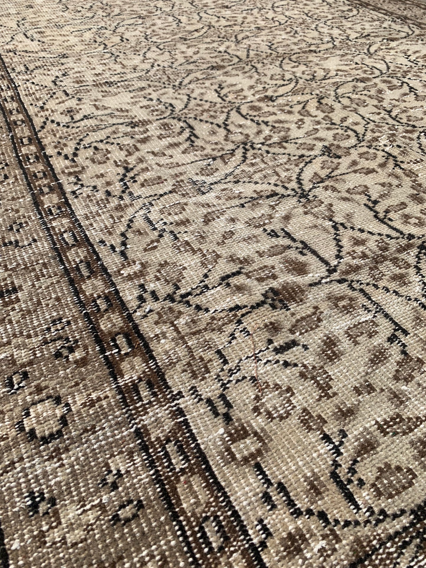 Neutral Area Rug 8’11 x 5’4 (Chocolate Tones)