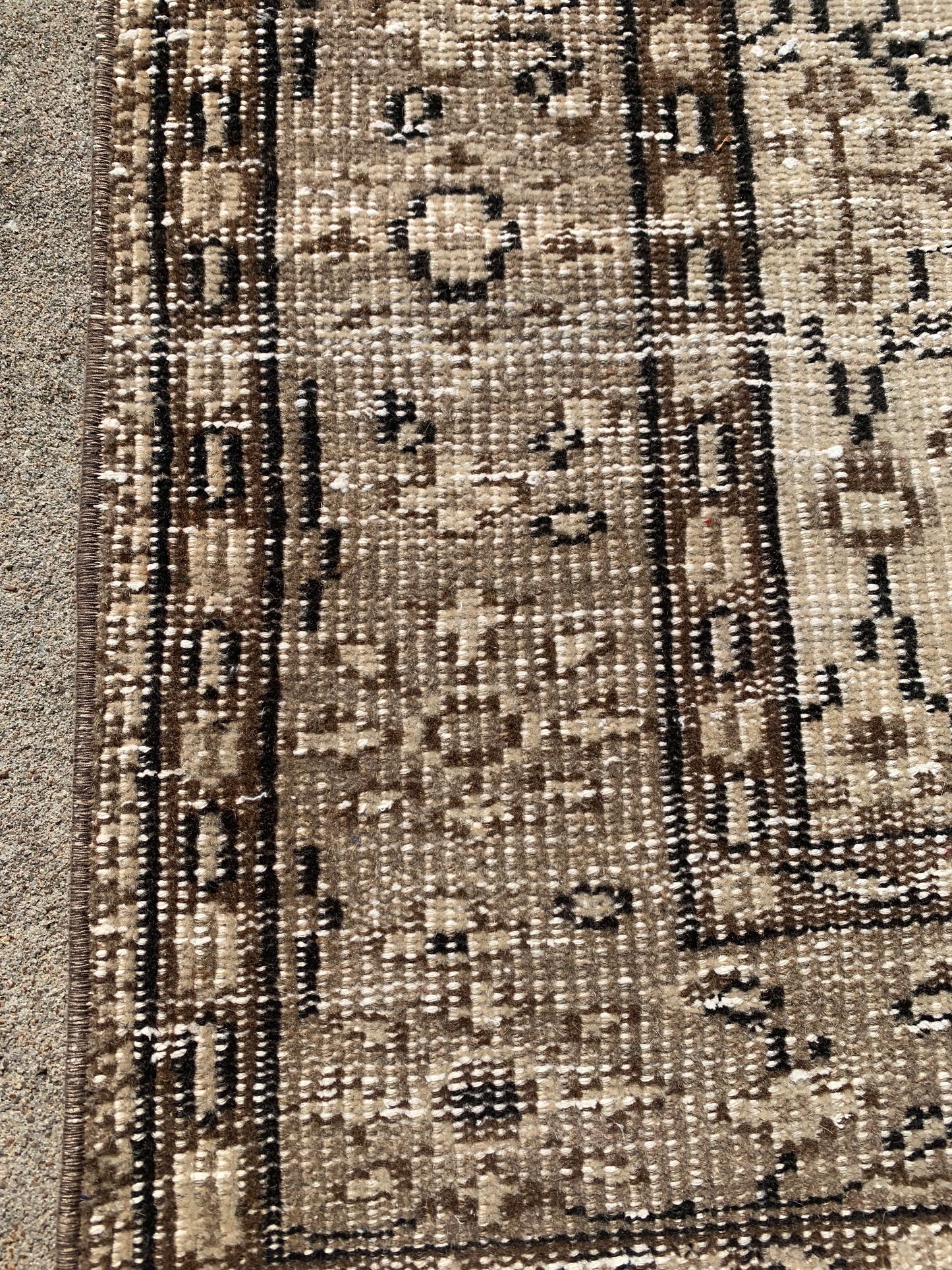 Neutral Area Rug 8’11 x 5’4 (Chocolate Tones)