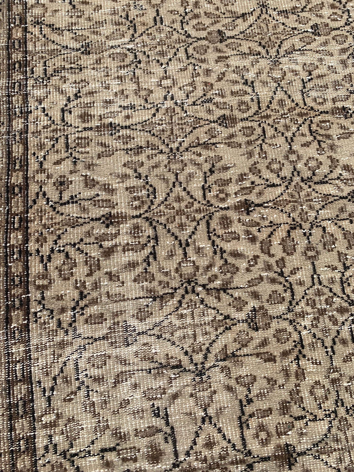 Neutral Area Rug 8’11 x 5’4 (Chocolate Tones)