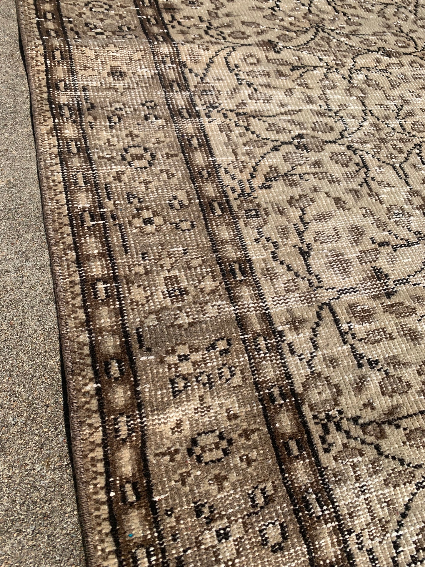 Neutral Area Rug 8’11 x 5’4 (Chocolate Tones)