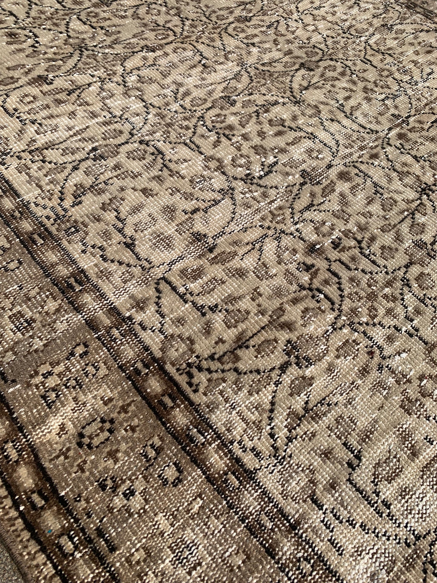 Neutral Area Rug 8’11 x 5’4 (Chocolate Tones)