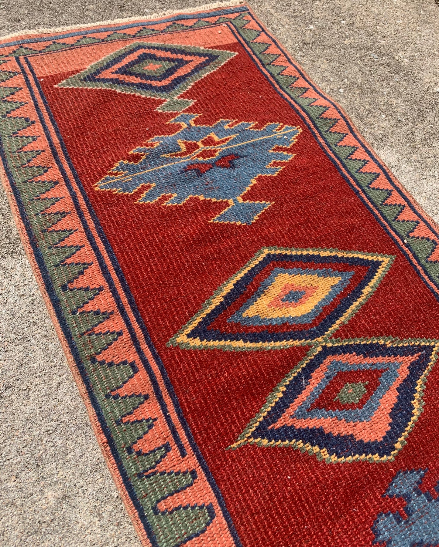 Turkish Rug 4’8 x 1’8